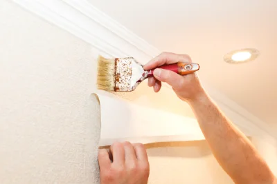 Pose de papier peint à Orgelet — revêtements muraux et toiles de verre